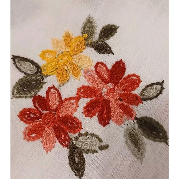 VNTG Forever 21 FLORAL EMBROIDERED Top Size M White Bohemian Festival Cropped 9 - Picture 2 of 15